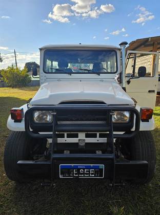 TOYOTA BANDEIRANTE 3.7 BJ50LV 4X4 TETO RIGIDO DIESEL 2P MANUAL